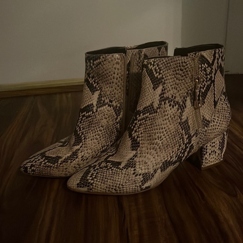 Womens Cole Haan Snakeskin Leather Print Boots - In great shape: Size 8.5